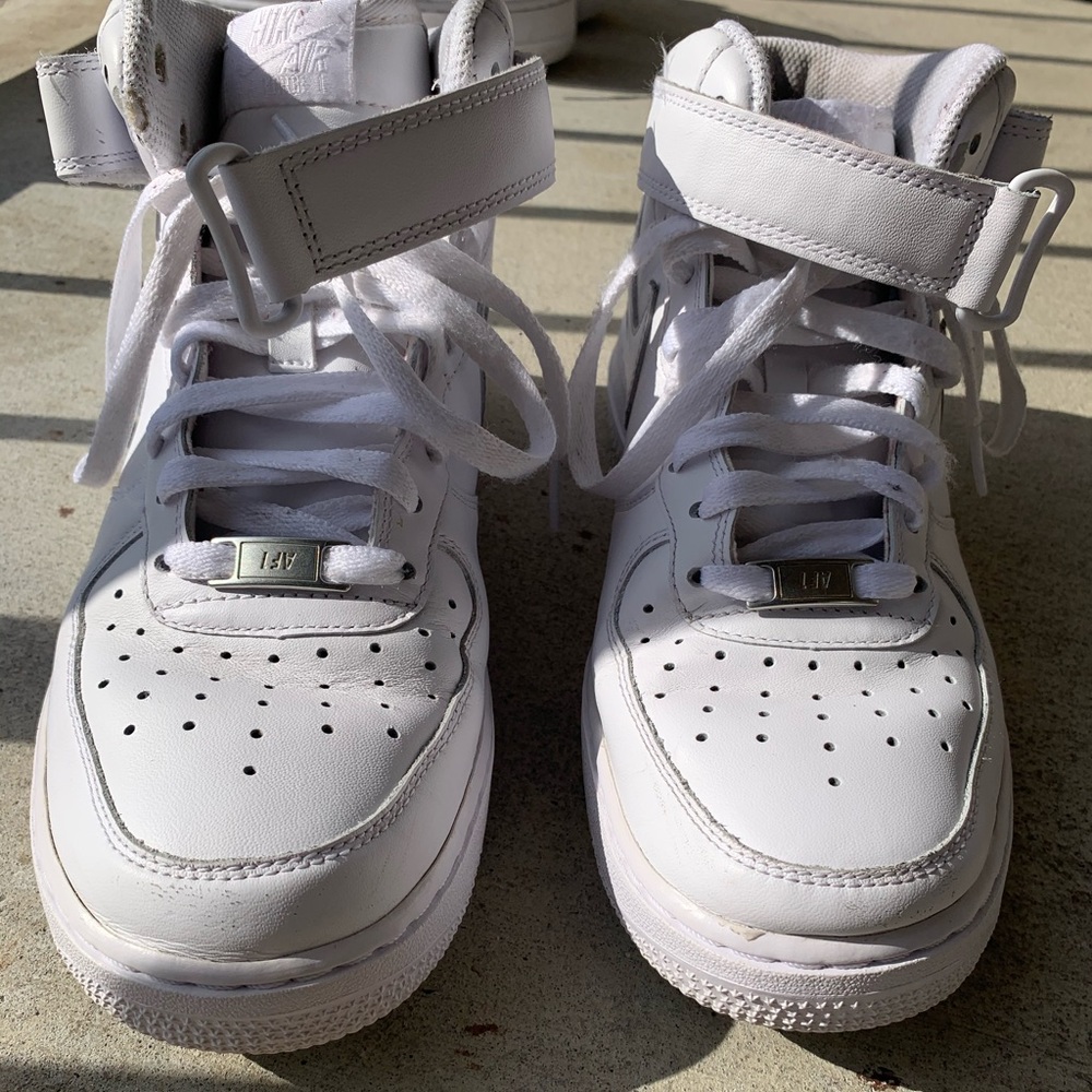White Air Force 1’s high top